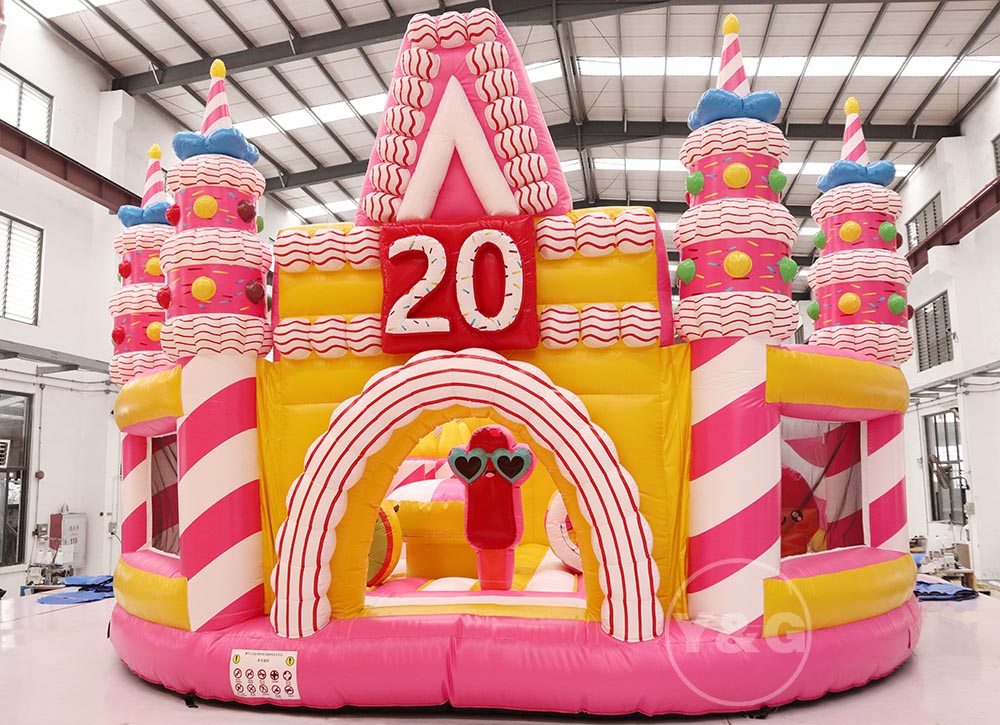 膨脹可能な誕生日ケーキの遊び場GI020
